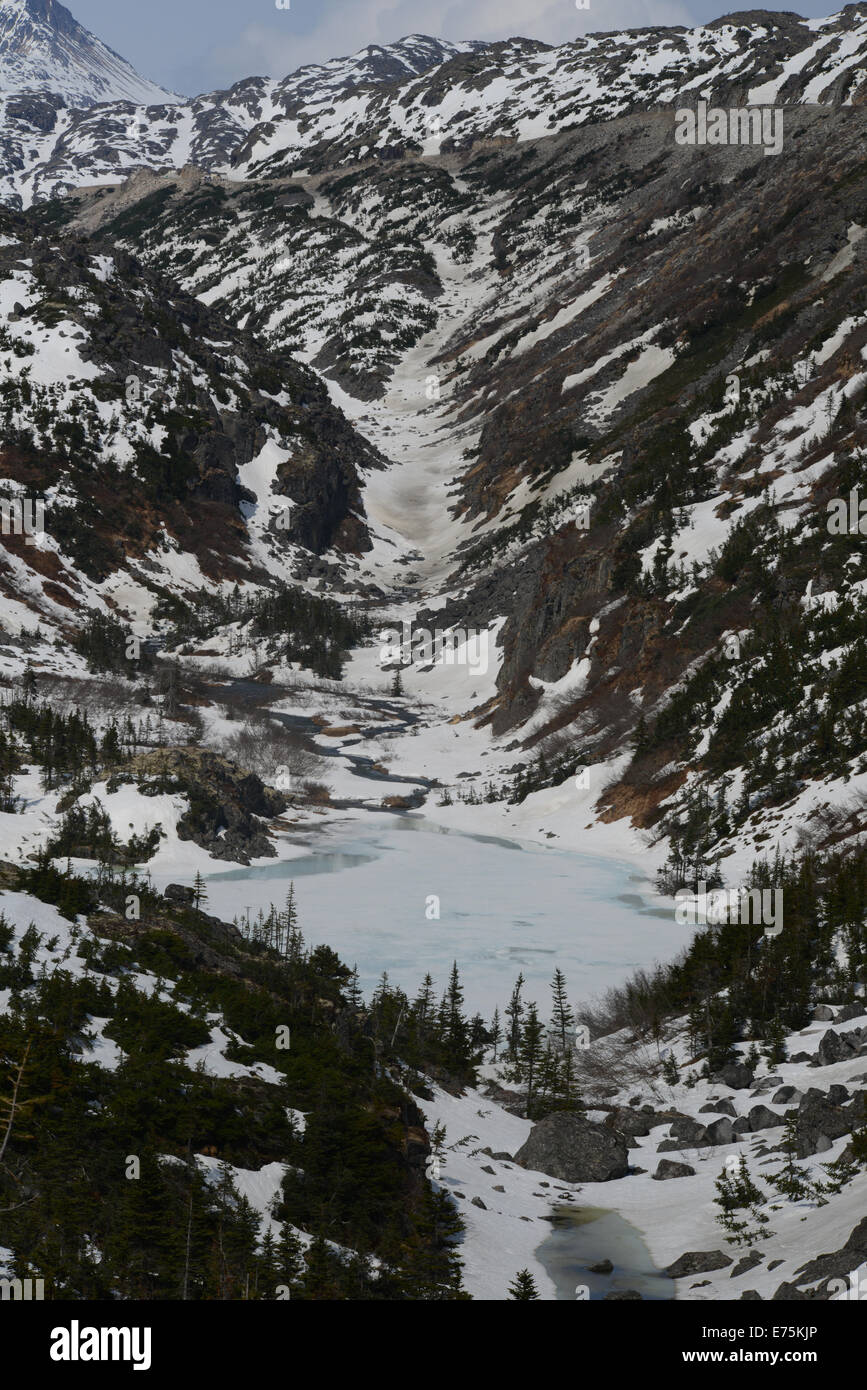 Einen herrlichen Blick auf den Yukon Highway in Alaska, USA in der Nähe von der Stadt von Skagway Stockfoto