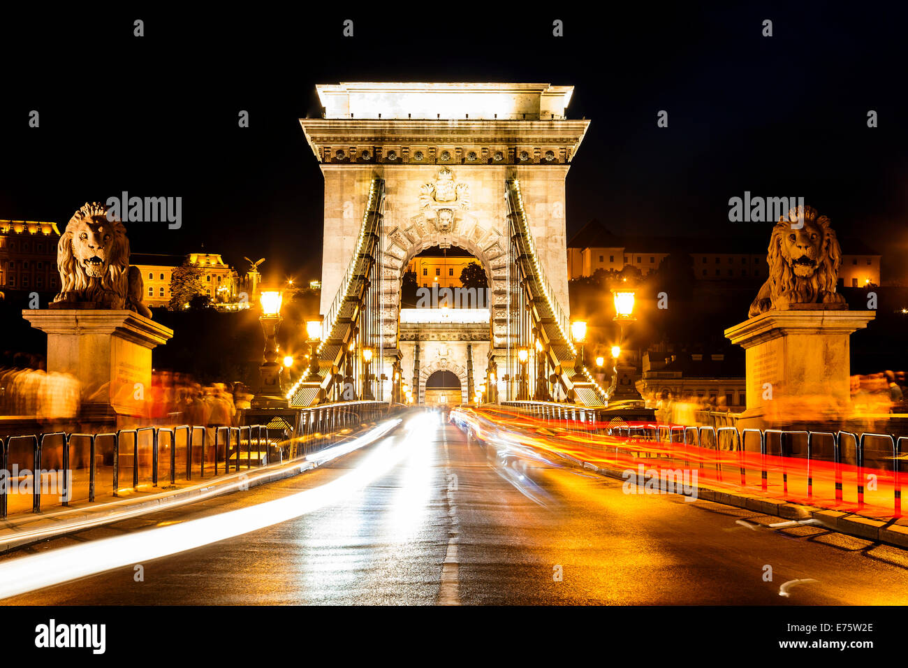 Kettenbrücke in der Nacht, Budapest, Ungarn Stockfoto