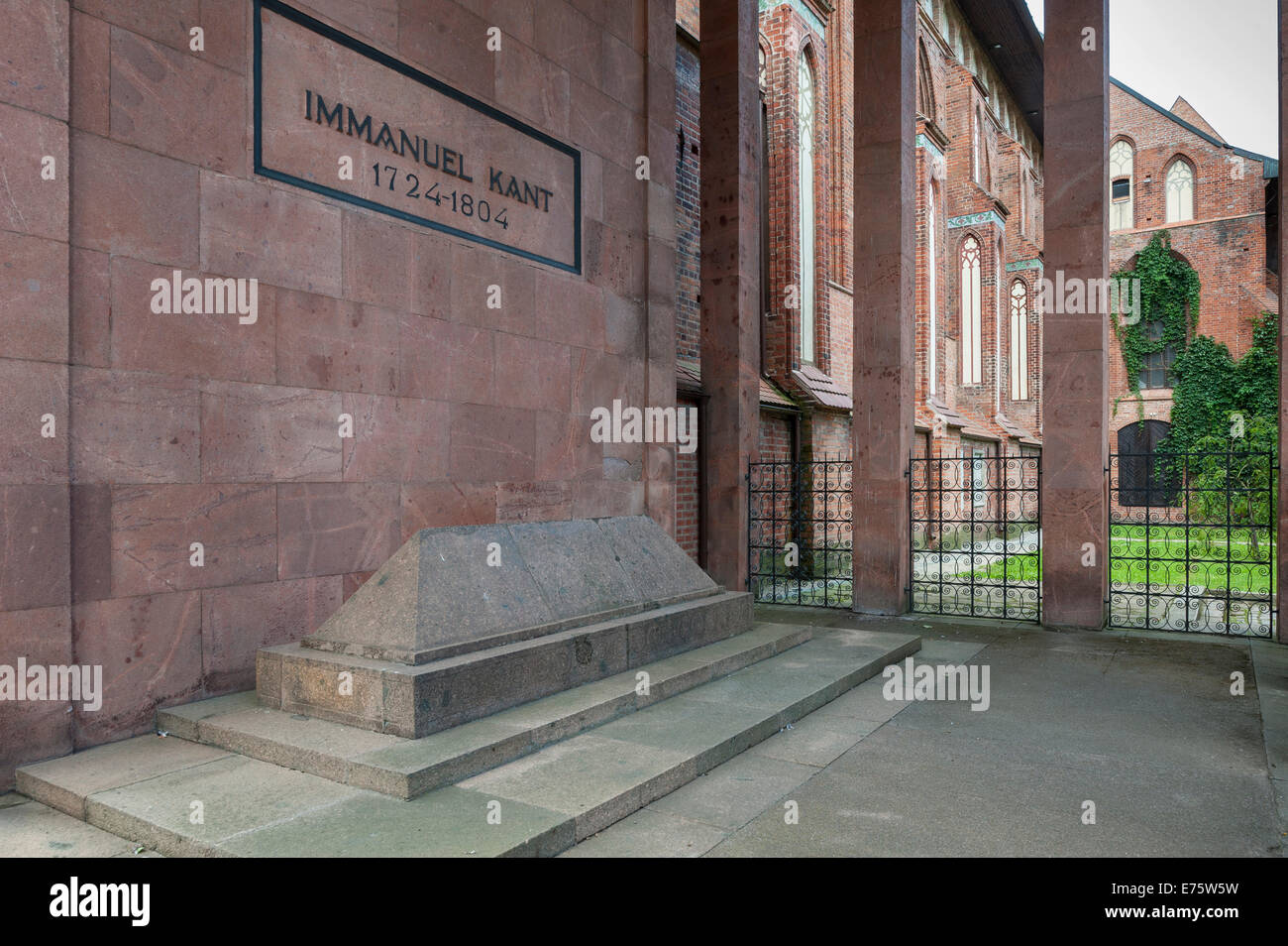 Grab von Immanuel Kant an der Kathedrale, Moskovskij Rajon Kaliningrad, Kaliningrad Oblast, Russland Stockfoto