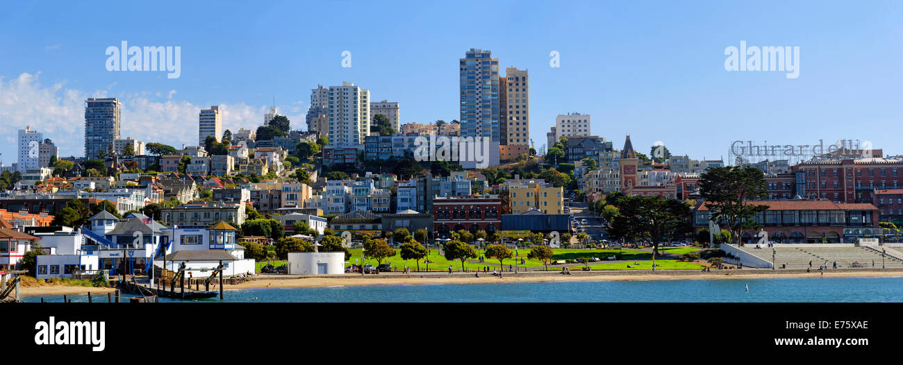 Skyline von San Francisco mit dem Marine Park, Hyde Street Pier, San Francisco, Kalifornien, USA Stockfoto