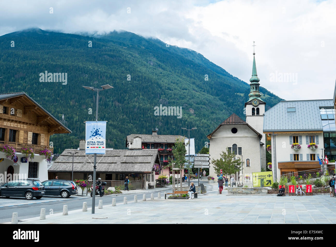 LES HOUCHES, Frankreich - 23.August: Les Houches Stadtzentrum entfernt. Les Houches ist eines der Dörfer Tour du Mont Blanc. 23. August 2014 Stockfoto