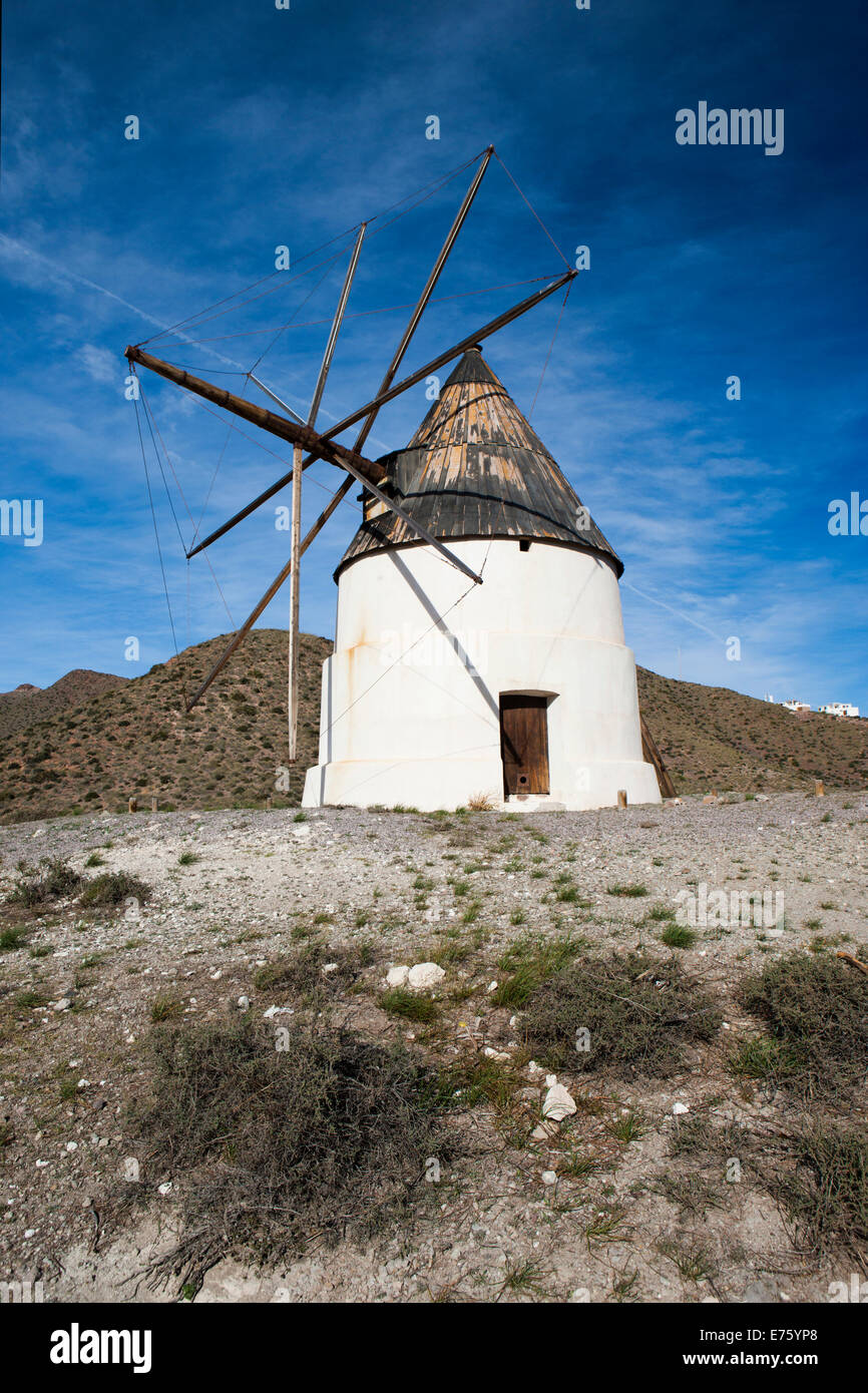 Andalusische Windmühle, Cabo de Gata-Níjar Natural Park, Andalusien, Spanien Stockfoto