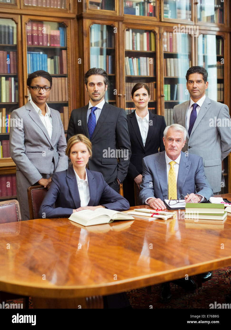 Rechtsanwälte in Kammern zusammen Stockfoto