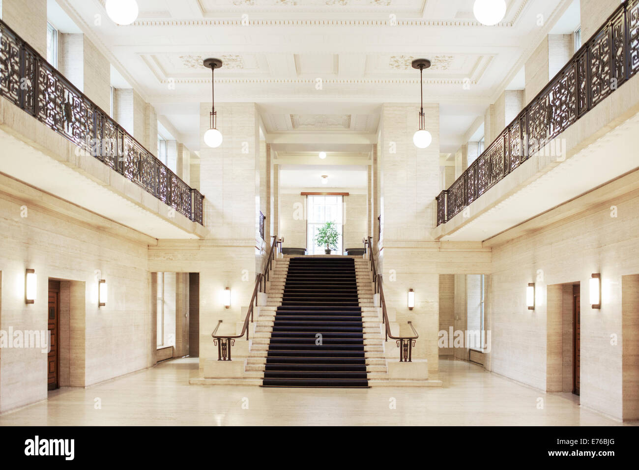 Treppe und Architektur des Gerichtsgebäudes Stockfoto