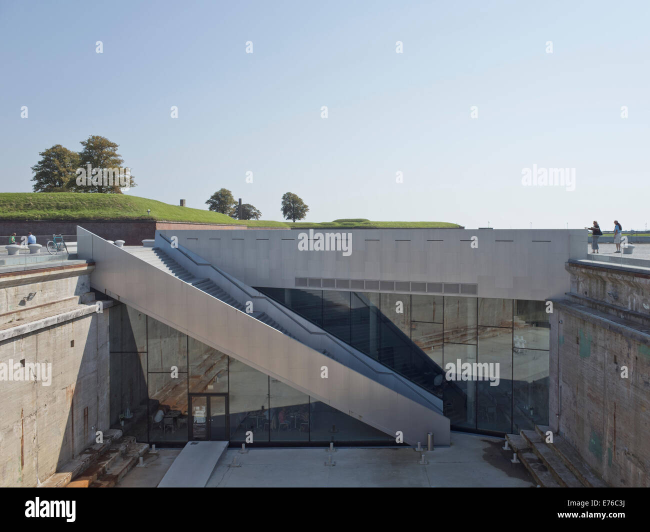 Der M S Maritime Museum Of Denmark In Helsingor Danemark Unter Der Erde Ist Das Cafe Gesehen Stockfotografie Alamy