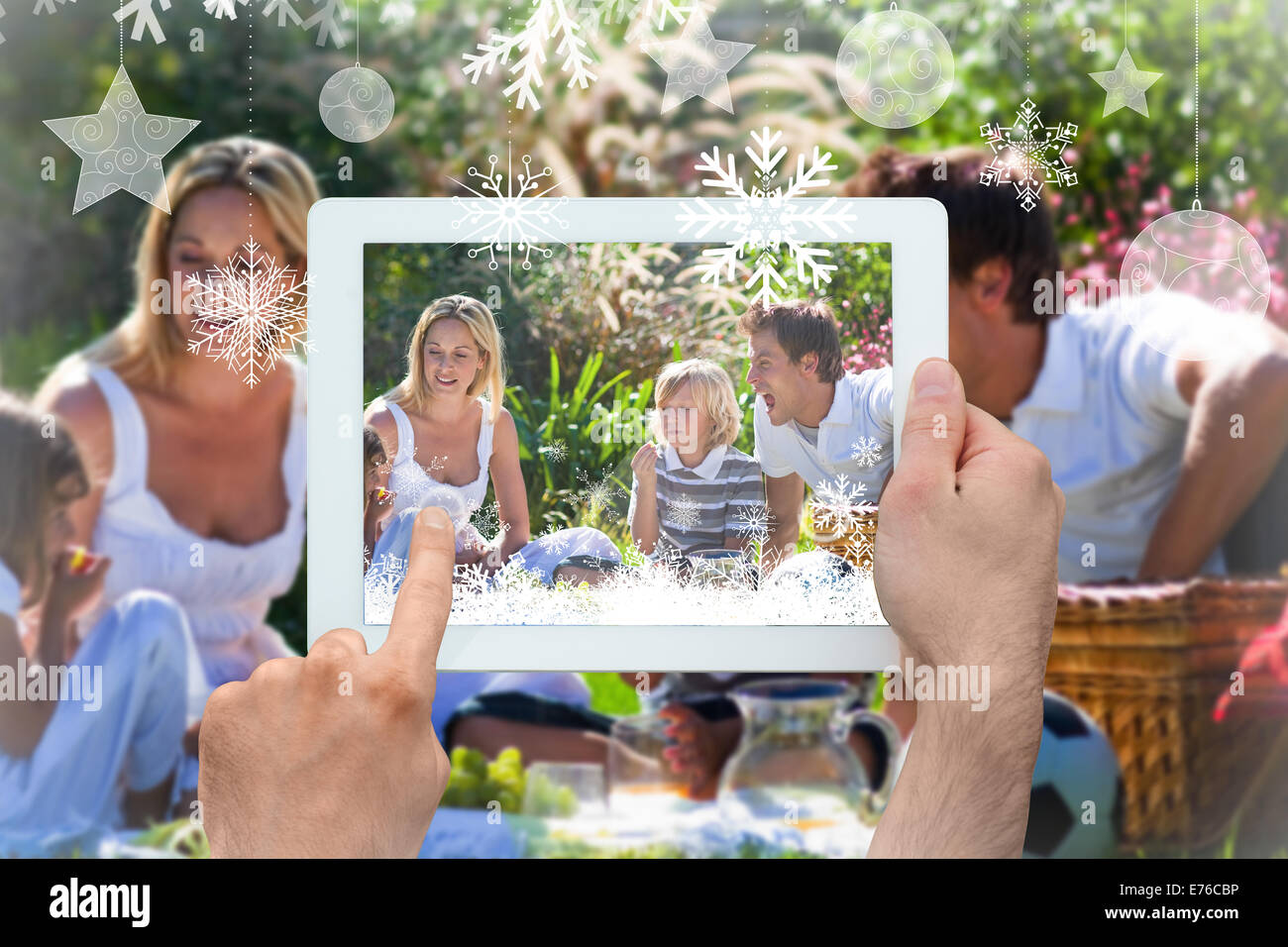 Zusammengesetztes Bild von Händen mit TabletPC Stockfoto