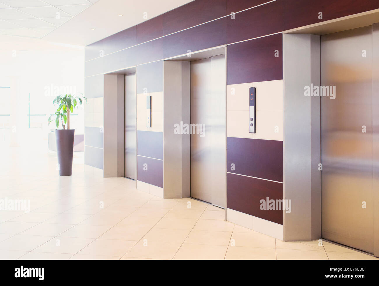 Aufzüge in modernen Gebäude Stockfoto