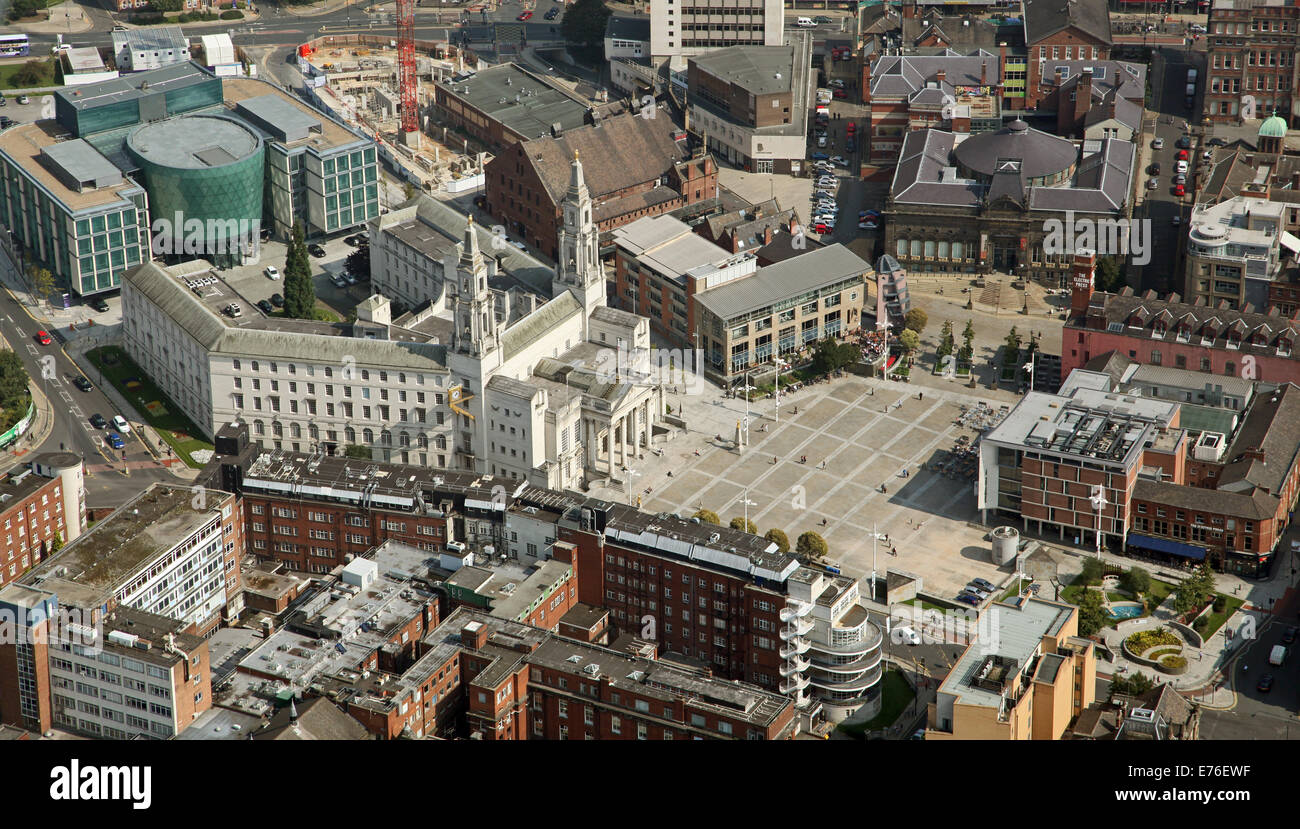 Luftaufnahme von Leeds Civic Hall und bürgerlichen Viertel, West Yorkshire, Großbritannien Stockfoto