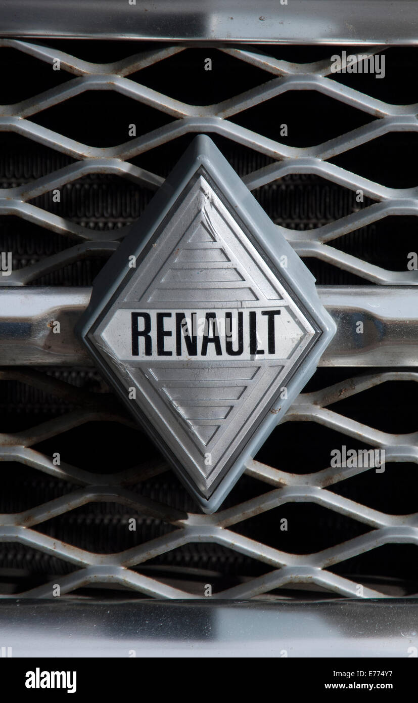 RenaultAbzeichen auf einem Renault 4 klassische französische