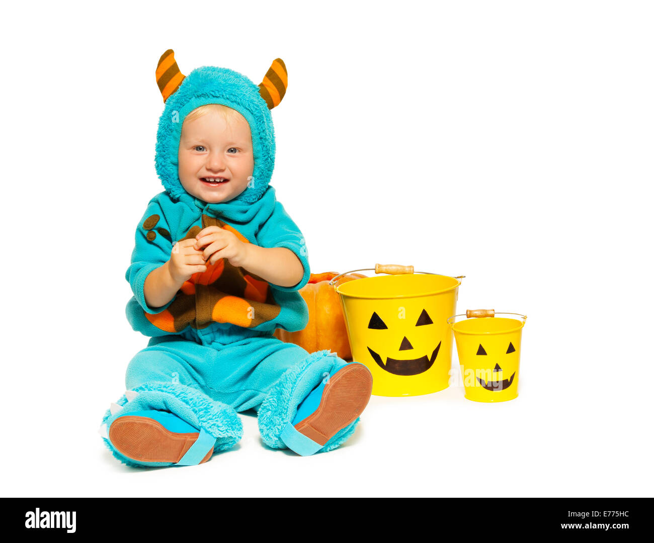 Kleiner Junge In Gehornten Halloween Monster Kostum Stockfotografie Alamy