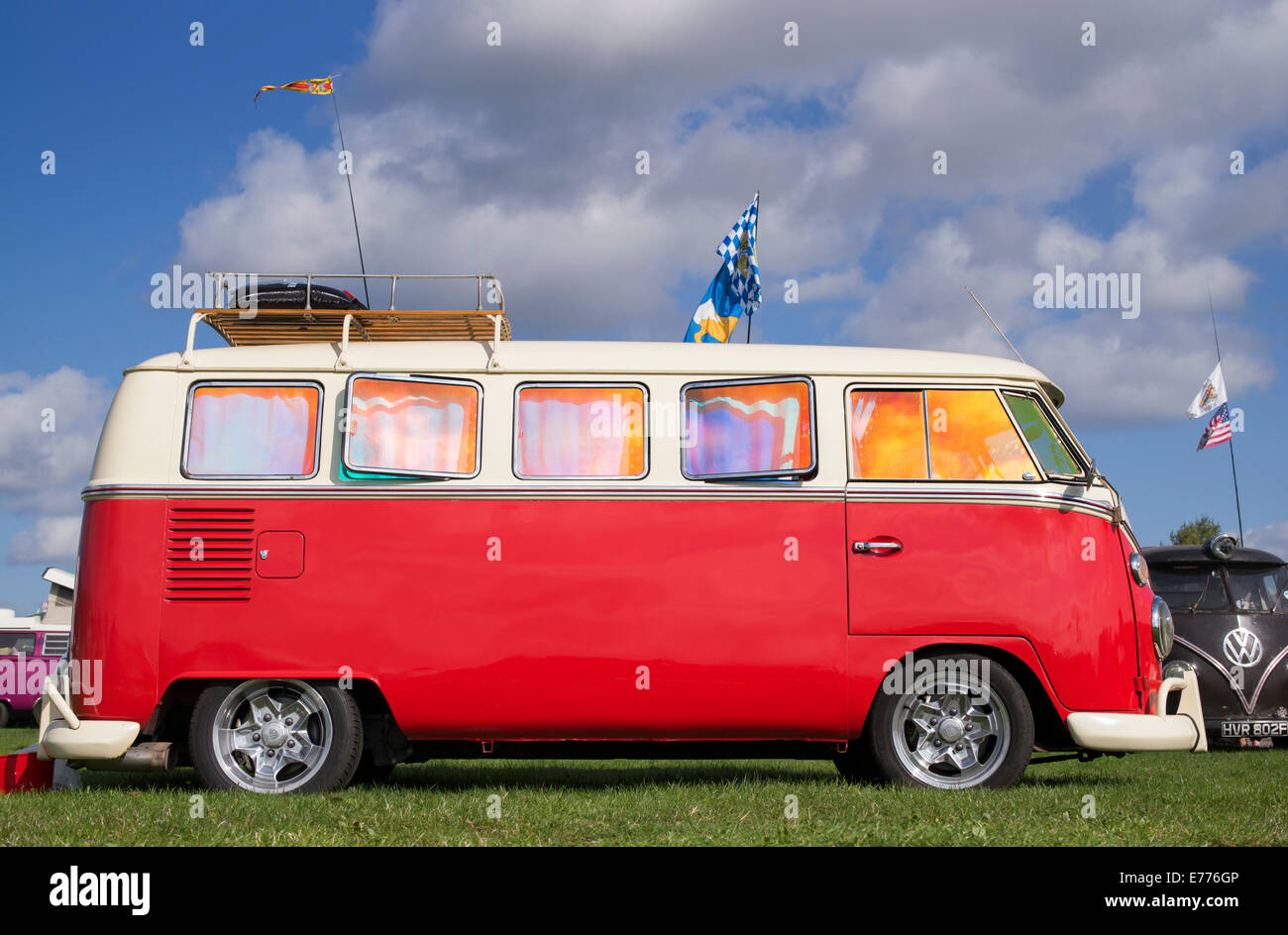 Split Screen Volkswagen VW Campingbus bei einer VW-Show.  England Stockfoto