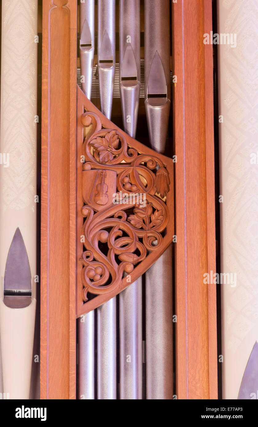 Eine Orgel in einer Kirche. Stockfoto