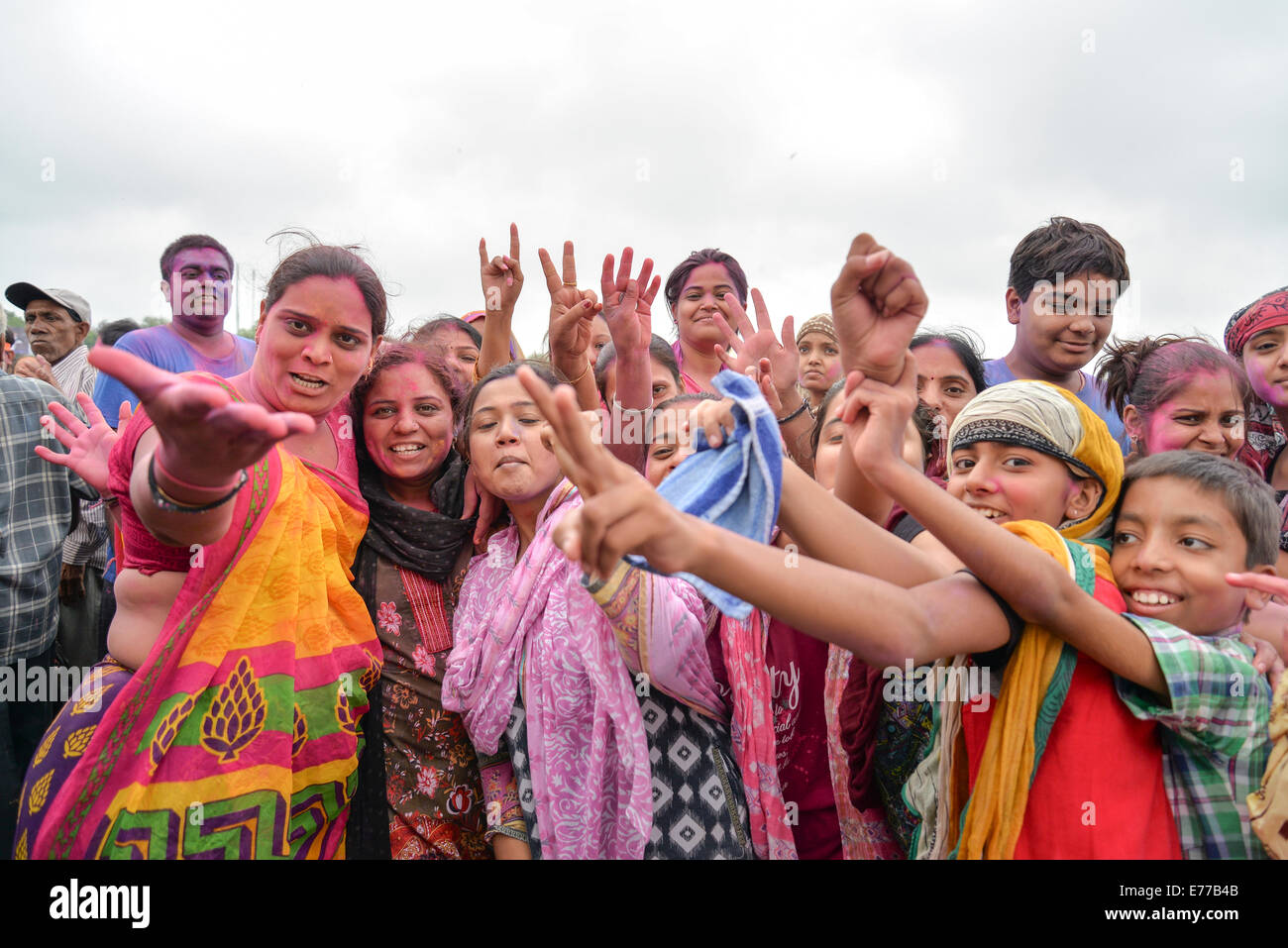 Ahmedabad, Gujarat/Indien. 8. Sep, 2014. Anhänger feiern das Ganesh Chaturthi Festival am Sabarmati Fluss in Ahmedabad, Indien. Bildnachweis: Nisarg Lakhmani/Alamy Live-Nachrichten Stockfoto
