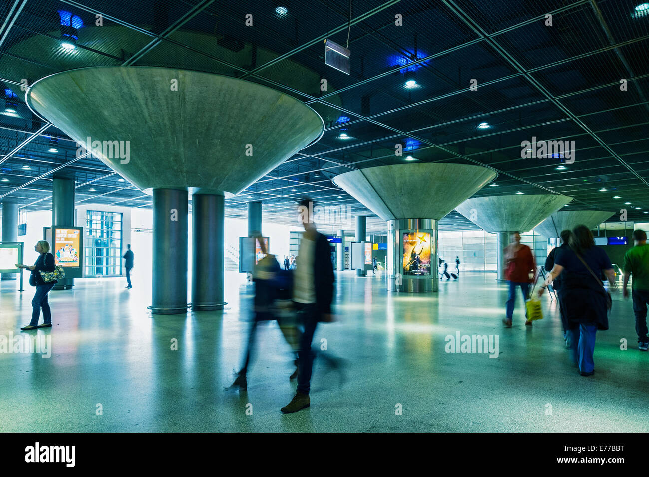 Innenraum des Bahnhofs Potsdamer Platz in Berlin-Deutschland Stockfoto