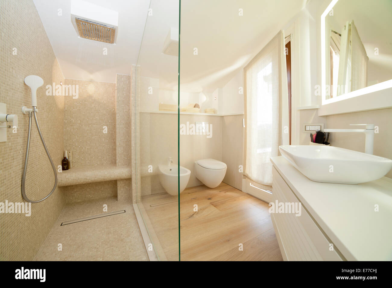 Schöne moderne Badezimmer Stockfoto