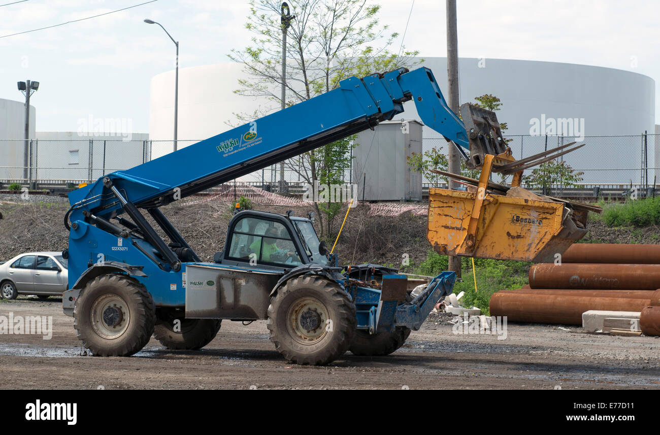 All Terrain oder unwegsames Gelände Gabelstapler auf Baustelle in New Haven Hafen Crossing Project. Stockfoto