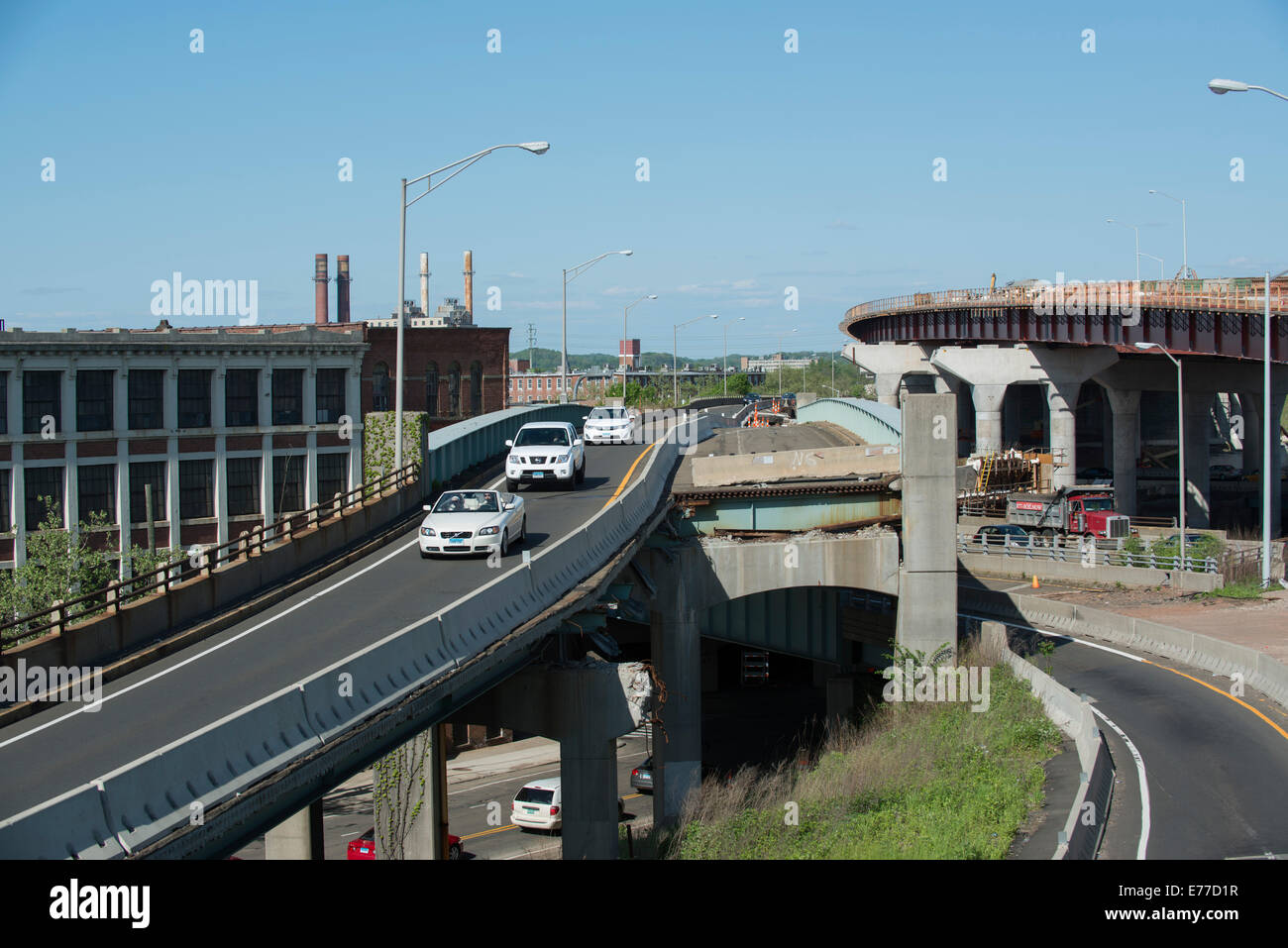 Alte Autobahn teilweise abgerissen, um Platz für neue Autobahn in New Haven Hafen Crossing Projekt zu machen. Stockfoto
