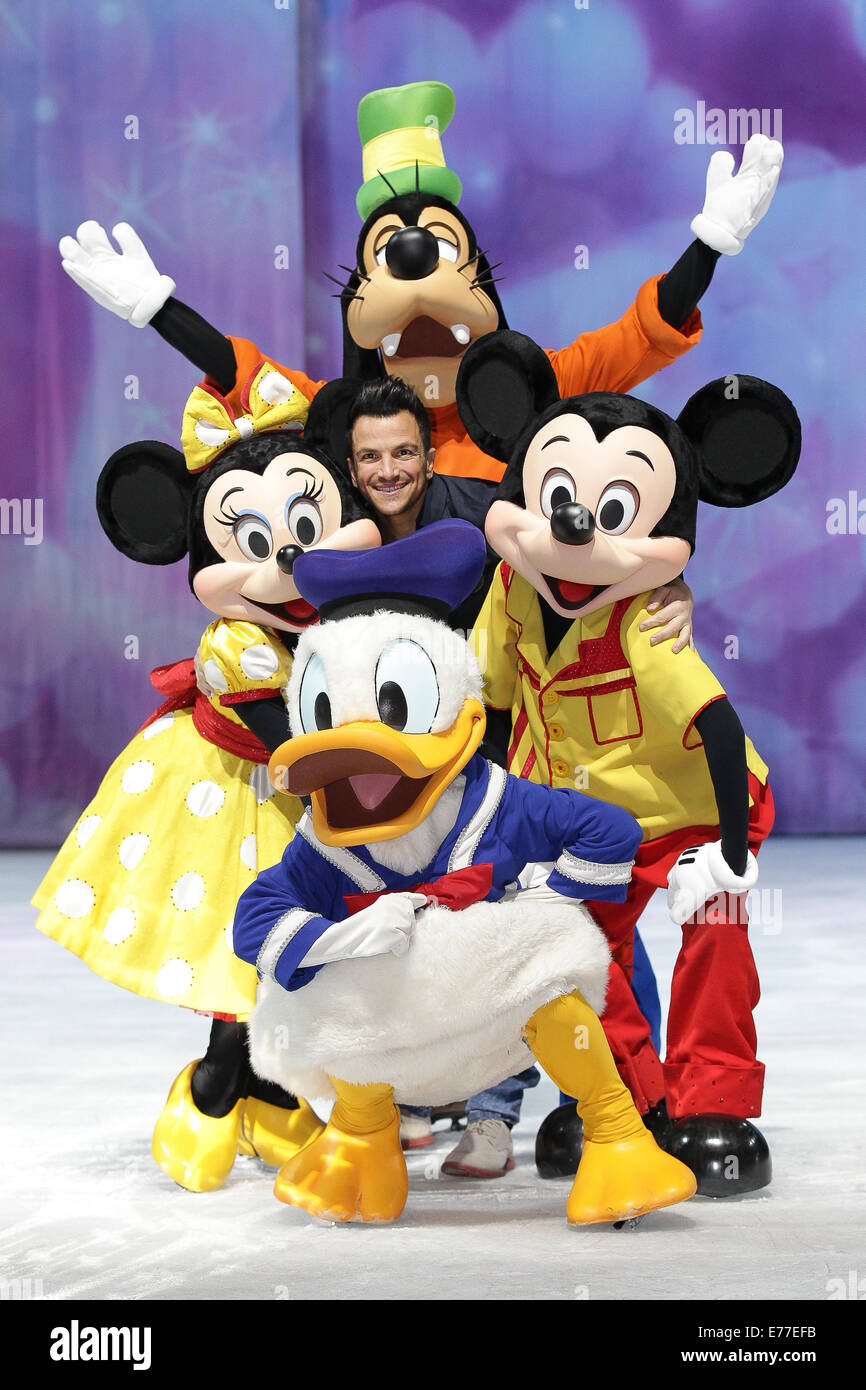 Peter Andre besucht ein Disney On Ice-Fototermin mit: Peter Andre Where: Leeds, Vereinigtes Königreich bei: 6. März 2014 Stockfoto