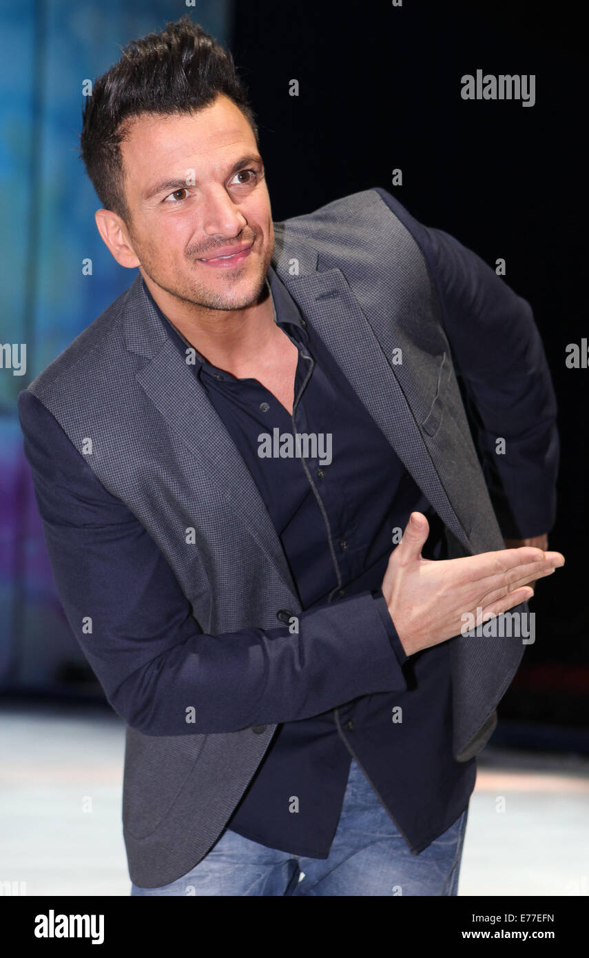 Peter Andre besucht ein Disney On Ice-Fototermin mit: Peter Andre Where: Leeds, Vereinigtes Königreich bei: 6. März 2014 Stockfoto