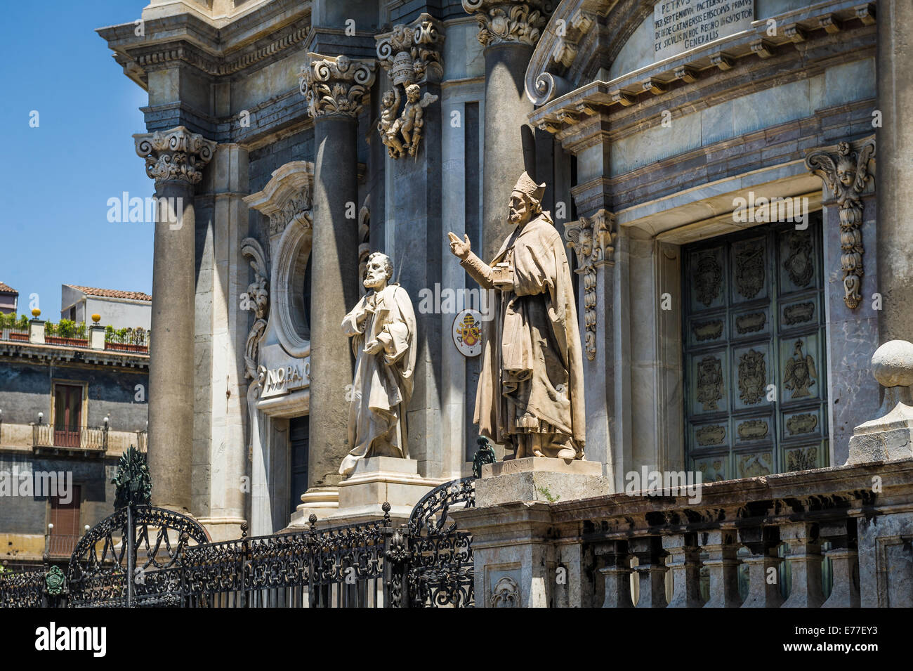 Kathedrale St. Peter Statuen Stockfoto