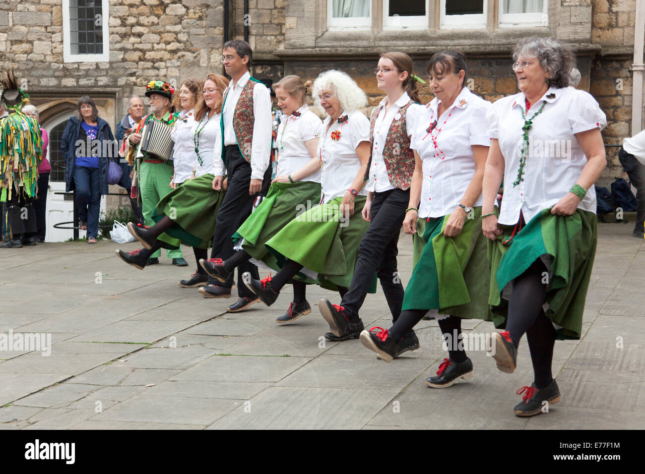 Morris Dancers bei Lincoln großen Morris Festival 2014 - 06 September - Greenwood Schritt verstopfen Stockfoto
