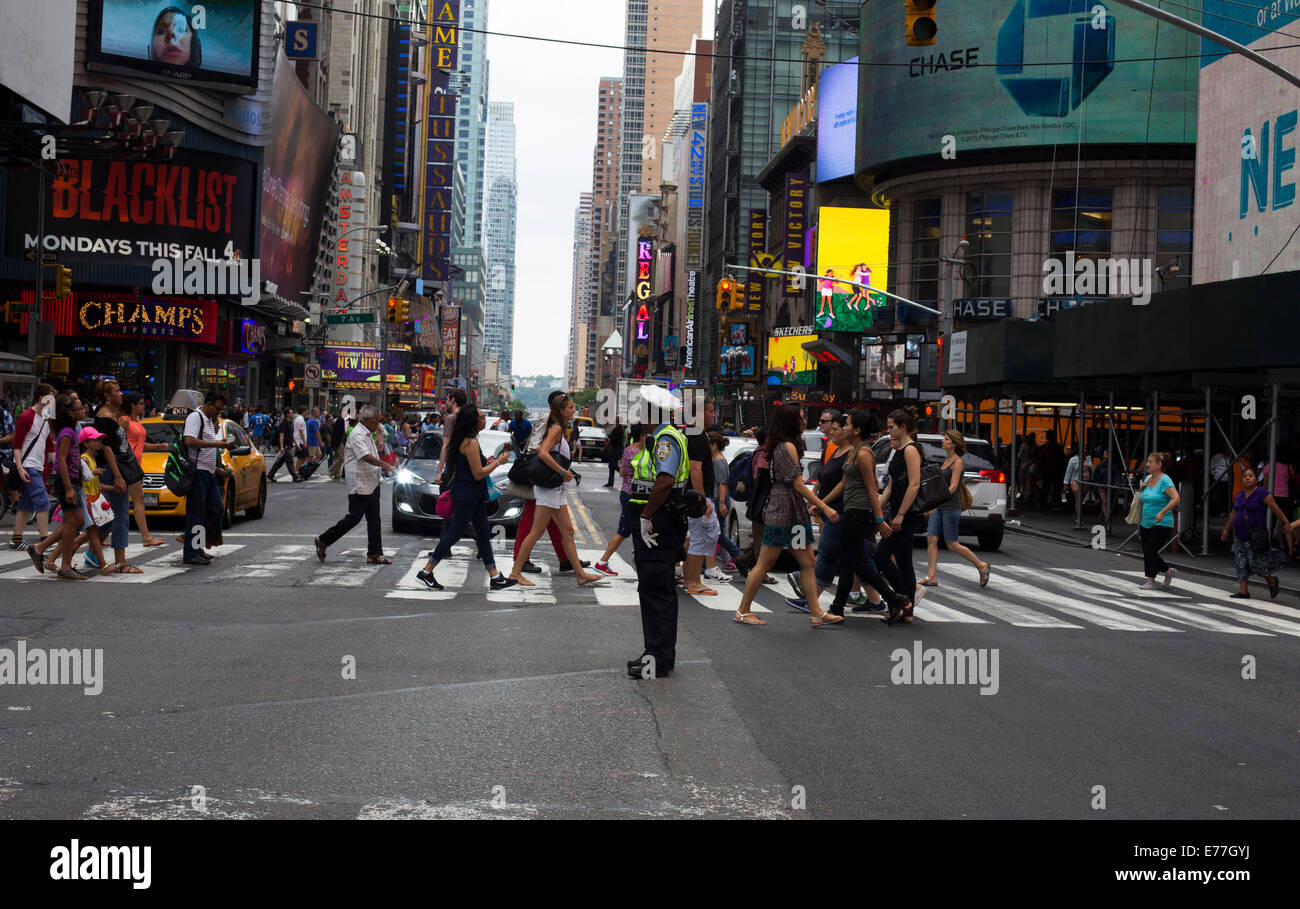 überqueren die Straße 7th Avenue New York Zebra Verkehrspolizist Stockfoto