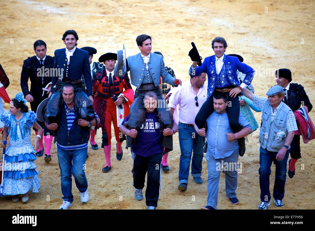 Toreros durchgeführt vom Ring, Stierkampf, Jerez De La Frontera, Provinz Cadiz, Andalusien, Spanien, Süd-West-Europa Stockfoto