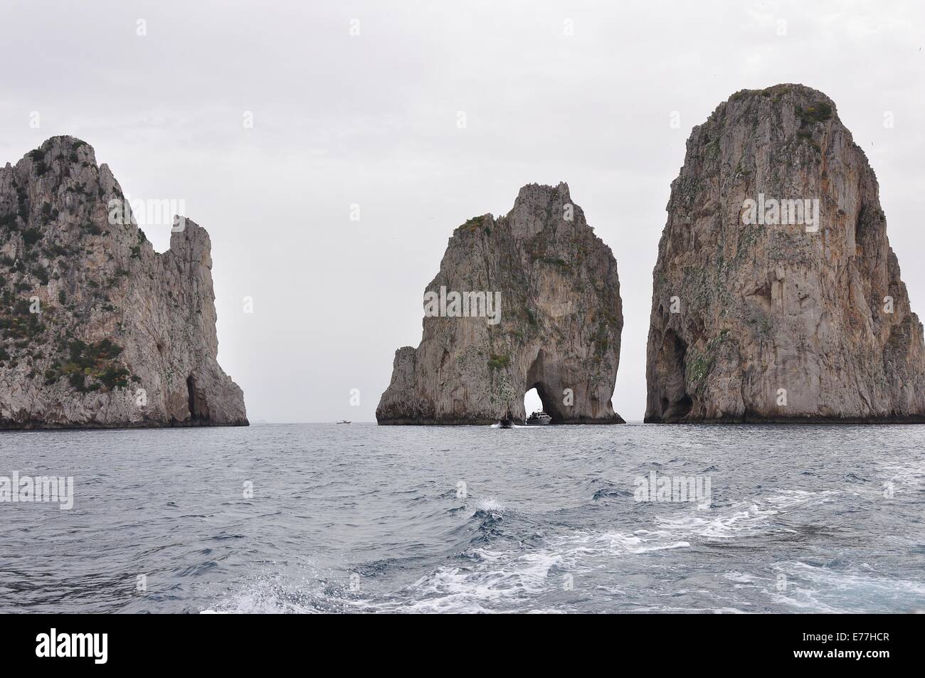 Blick auf die Isole Fraglioni, die auf der westlichen Seite der Insel Capri, Italien stand Stockfoto