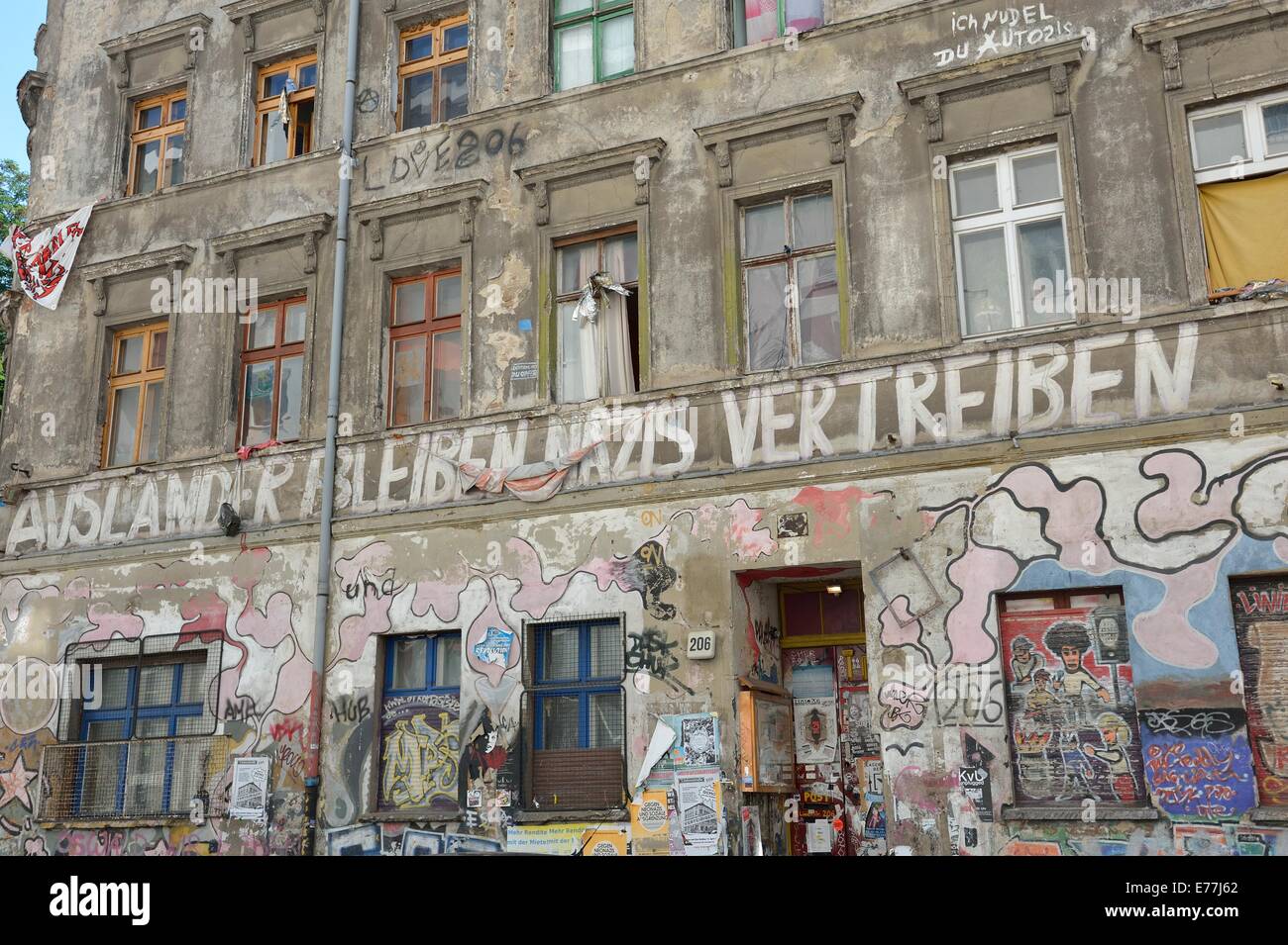 Obdachlose hocken in Hackescher Markt Mitte Berlin Deutschland Stockfoto