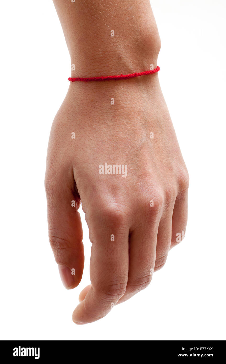 Roter String Armband auf einer Frau "linke Hand, um Unglück abzuwehren. Stockfoto