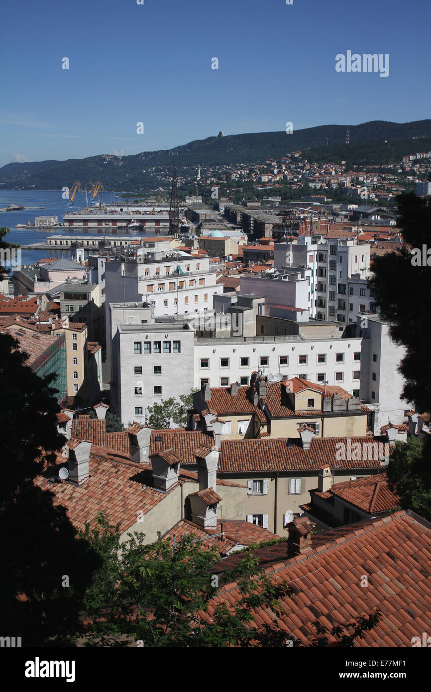 Sonnigen Triest, Italien, Aussicht von den Hügeln Stockfoto