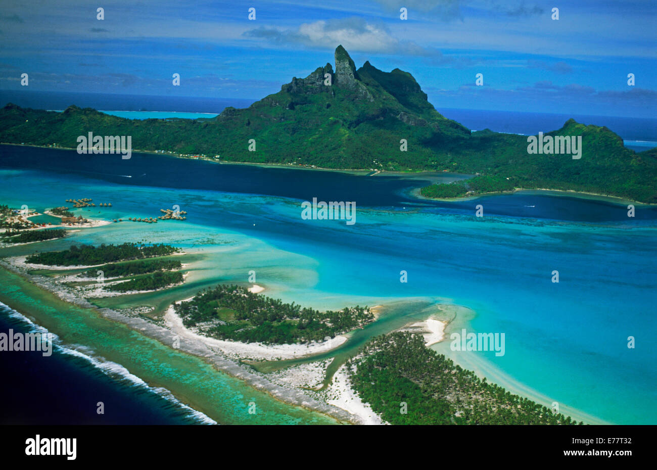 Auch genannt Bungalows des Beachcomber Hotel in Taahina Bucht auf der Insel Bora Bora in Französisch-Polynesien Gesellschaftsinseln Stockfoto