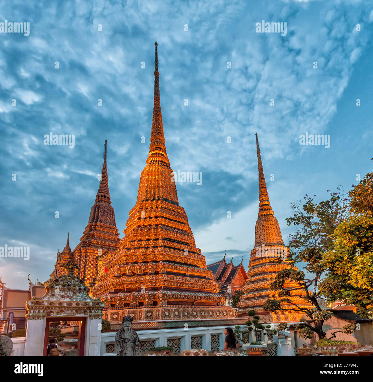Tempel Wat Pho, Bangkok, Thailand. Der Tempel des liegenden Buddha. Stockfoto