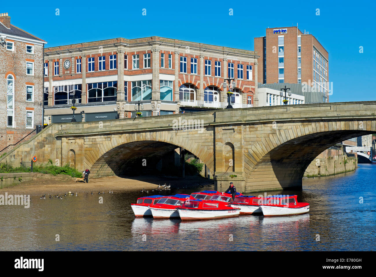 Boote mieten am Fluss Ouse, York, North Yorkshire, England UK Stockfoto