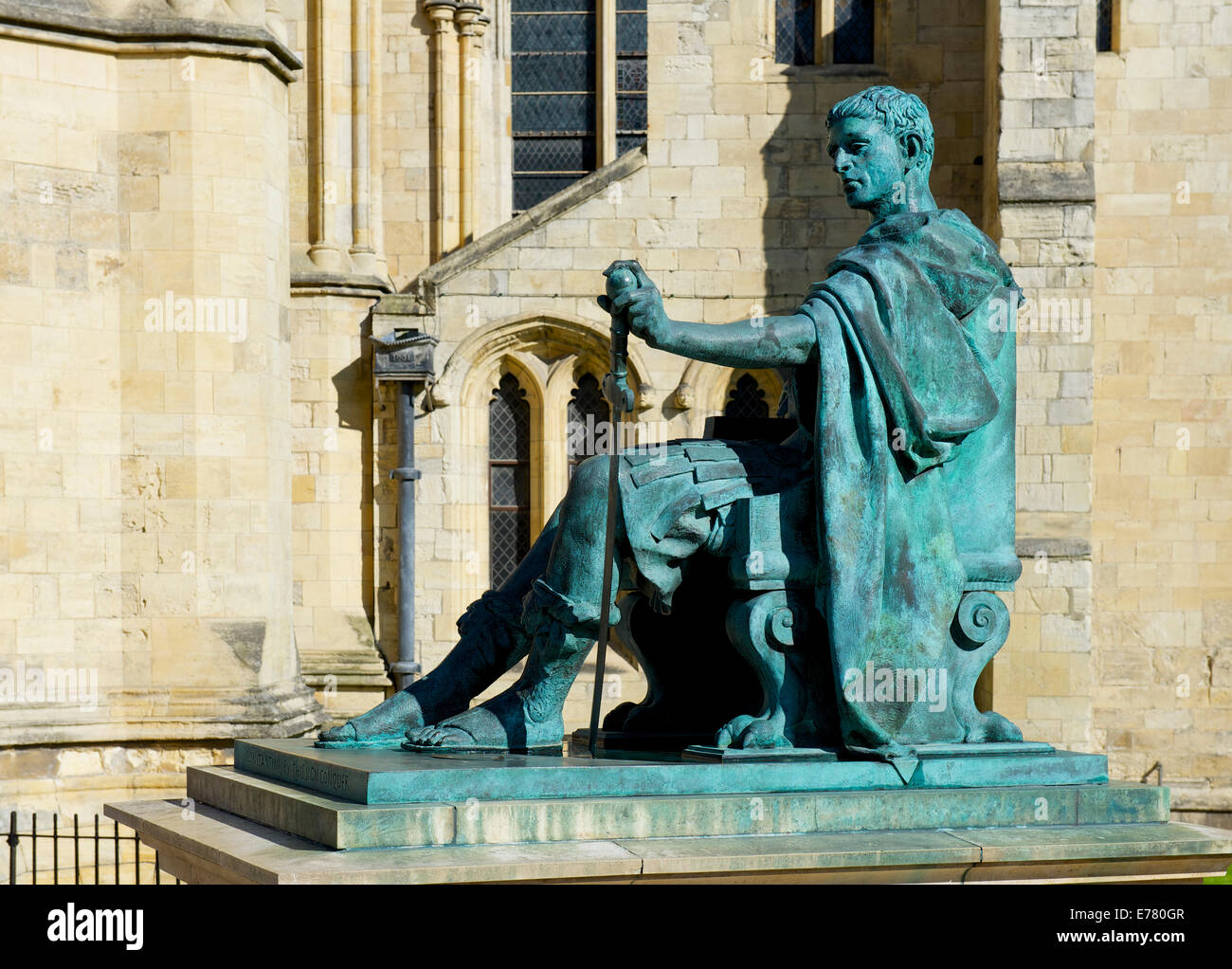 Statue des römischen Kaiser Konstantin und das Münster, York, North Yorkshire, England UK Stockfoto