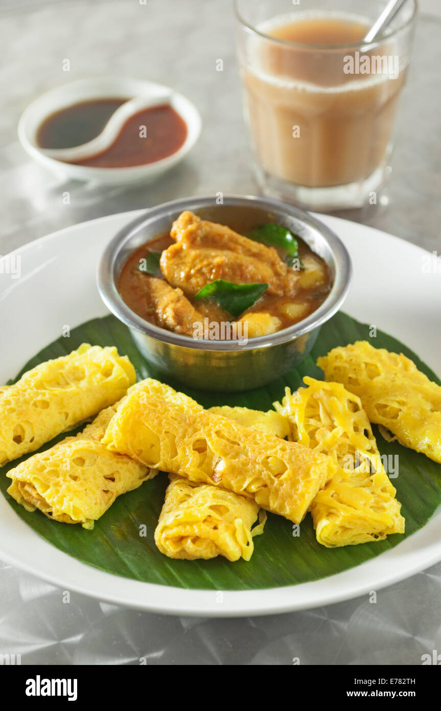 Roti Jala mit Kari Ayam. Lacy Pfannkuchen mit Hühnchen-Curry. Malaysia ...