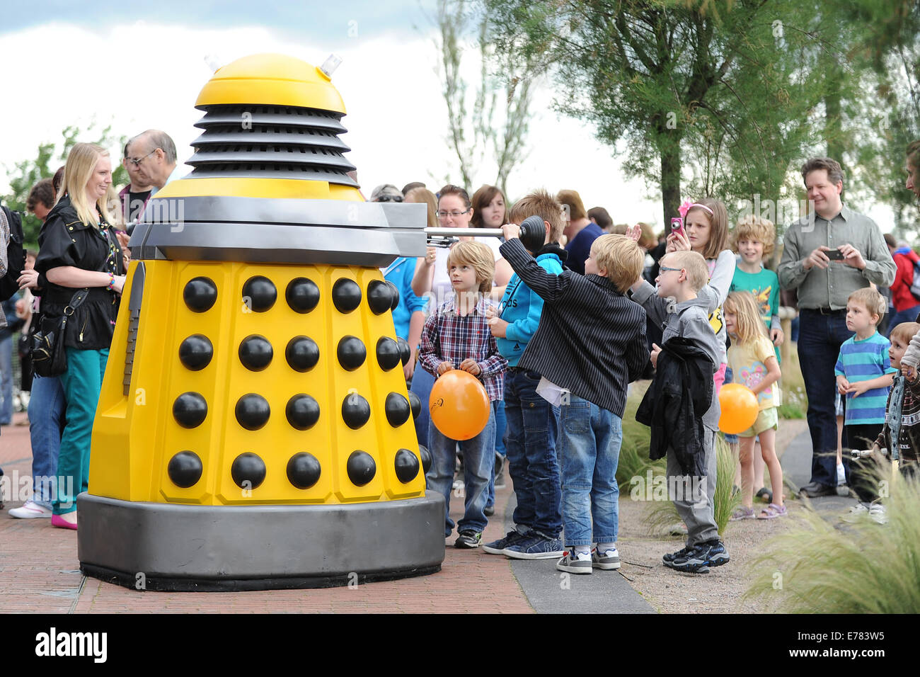 Doctor Who Fans in der Doctor Who Experience in Cardiff Bay, South Wales. Stockfoto
