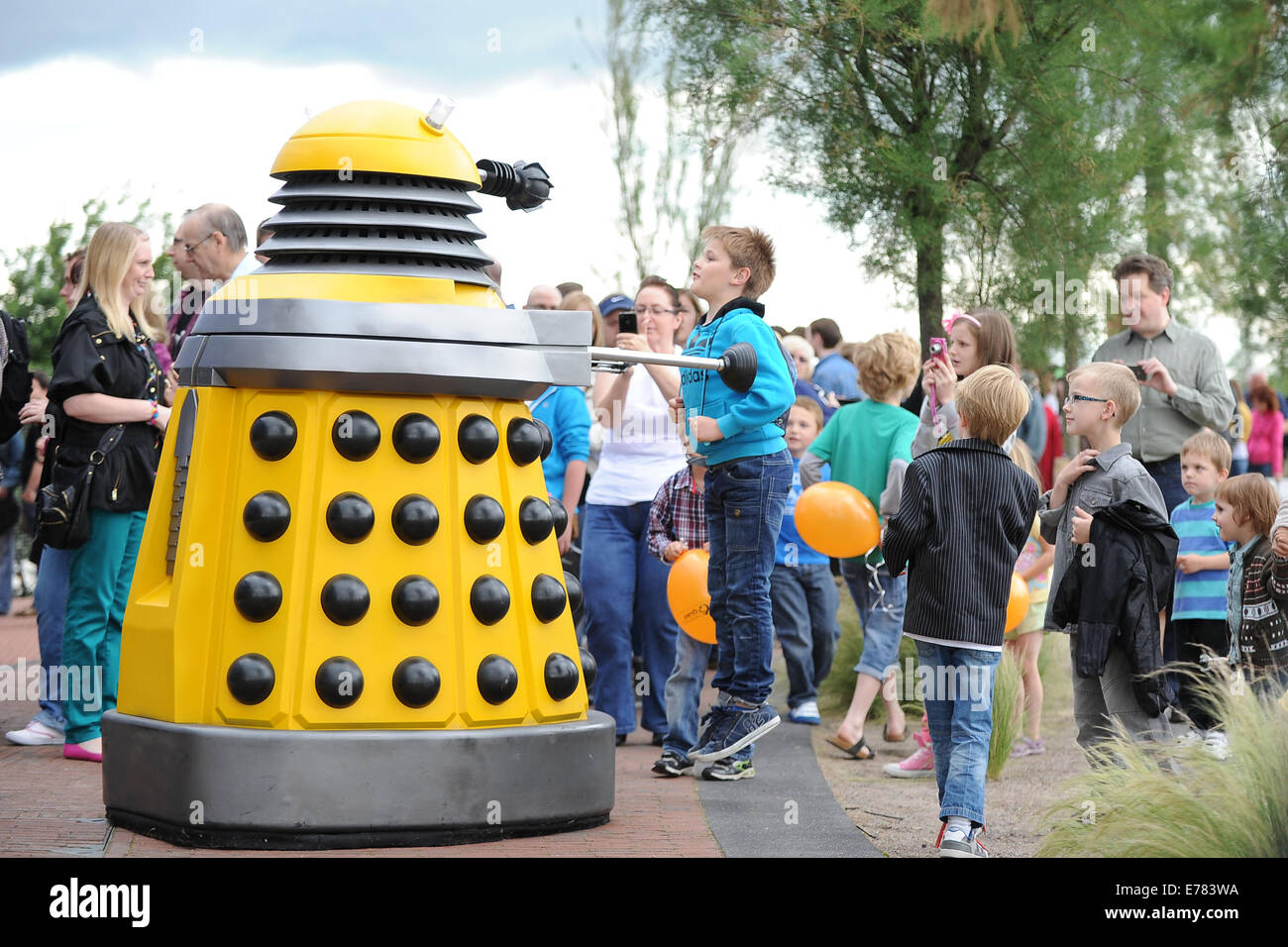Doctor Who Fans in der Doctor Who Experience in Cardiff Bay, South Wales. Stockfoto