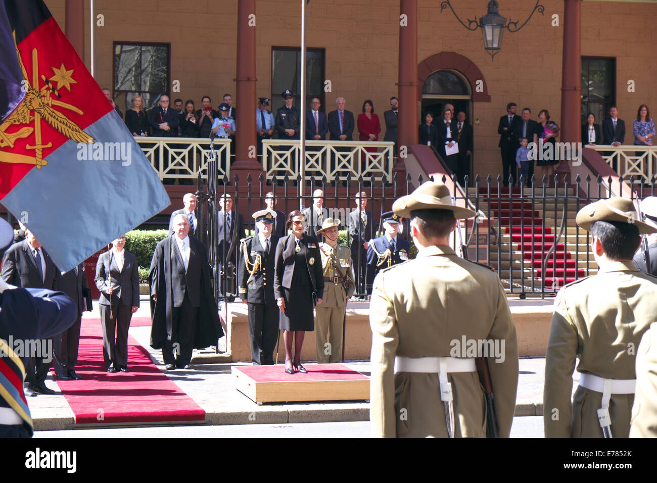 Sydney, Australien. 09. September 2014. Die Gouverneurin von New South Wales, Dame Marie Bashir, wird vom New South Wales Parlament geehrt, als sie sich auf den Rückzug aus dem öffentlichen Leben vorbereitet. Der Gouverneur von New South Wales eröffnete in Begleitung einer Ehrenwache offiziell die Sitzung des Landtags 55. Credit: martin Berry/Alamy Live News Stockfoto