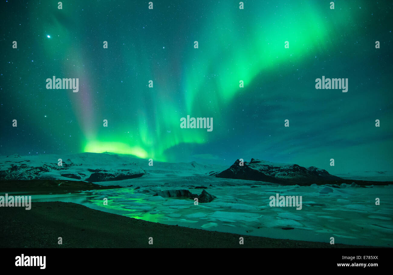 die Nordlichter (Aurora Borealis) über den Vatnajökull Glacier und Fjallsarlon, Ost-Island Stockfoto