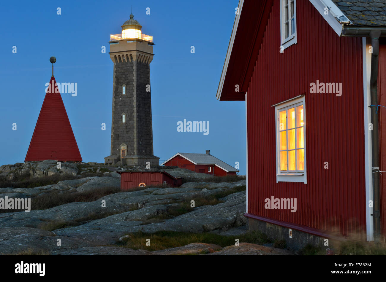 Leuchtturm und Holzbauten in Vinga, Göteborg, Schweden, Europa Stockfoto
