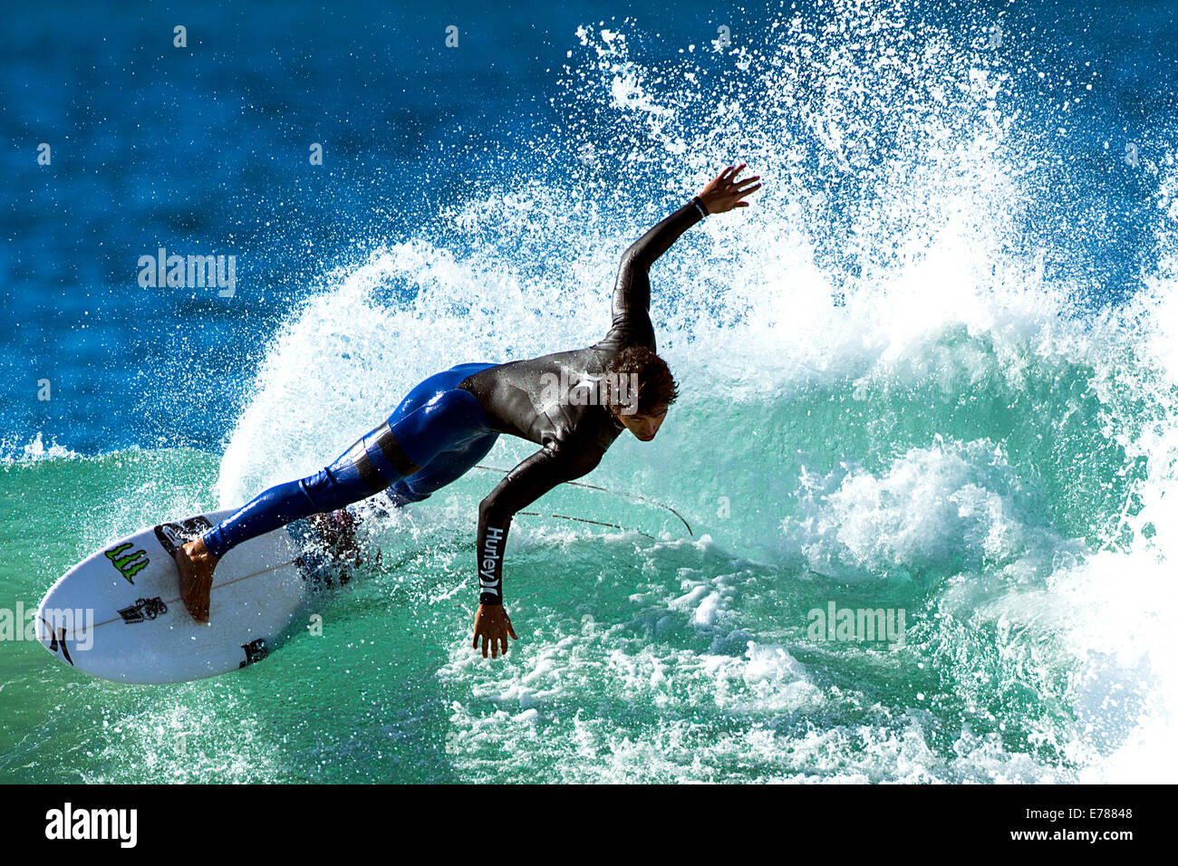 Jeffreys Bay, Südafrika, Dienstag 09 September 2014.  Lokalen Surfer nutzt die hervorragenden Bedingungen bei Supertubes, Jeffreys Bay, Südafrika. Bildnachweis: Sean McSweeney/Alamy Live-Nachrichten Stockfoto