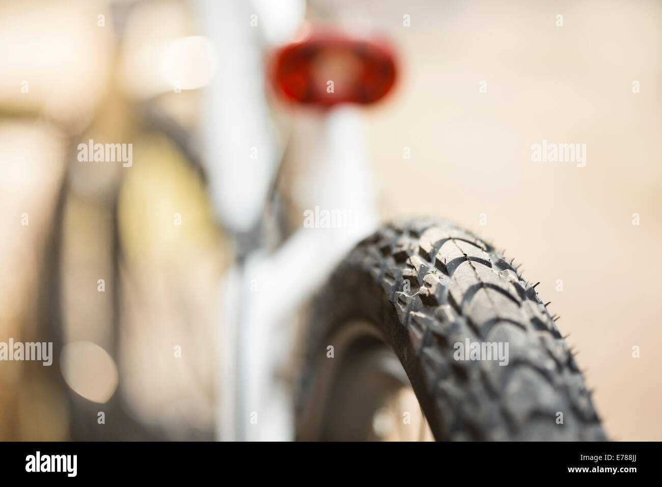 Touring Reifen auf der Rückseite eines Fahrrads. Stockfoto