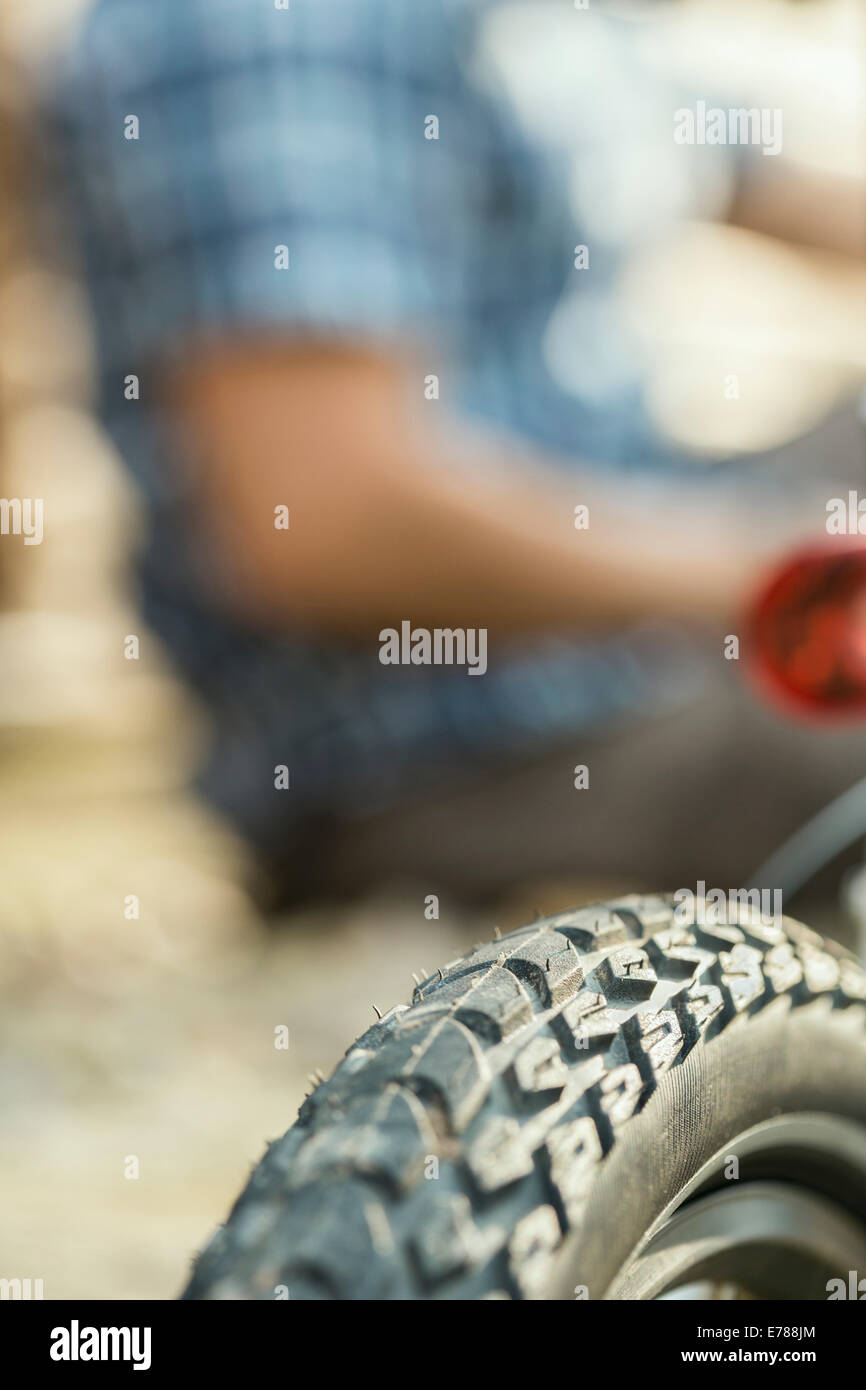Touring Reifen auf der Rückseite eines Fahrrads. Stockfoto