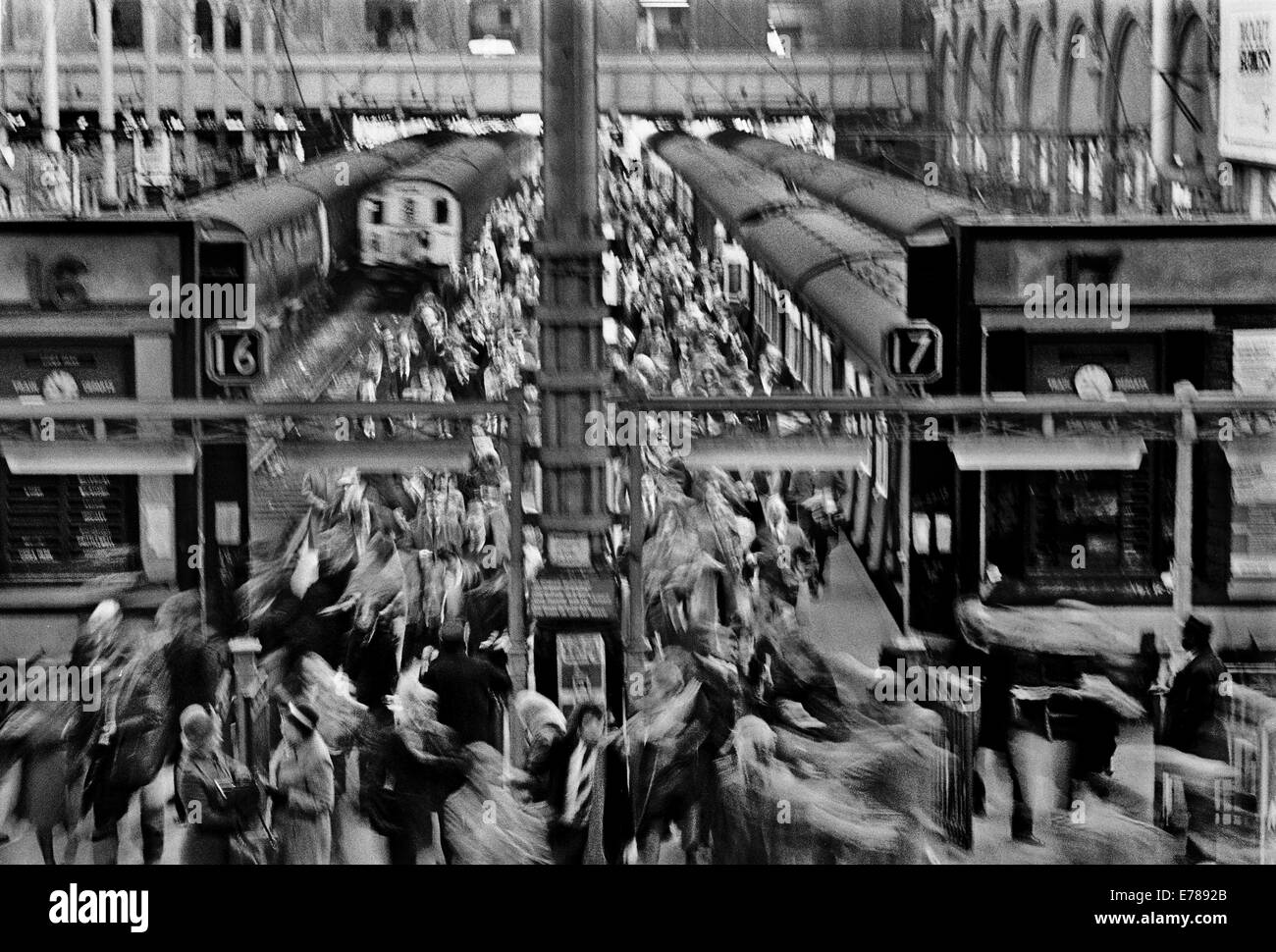 Rush Hour an der Liverpool Street Station. Vor der Modernisierung im Jahr 1985. Liverpool Street bietet Dienstleistungen und aus dem Osten Stockfoto