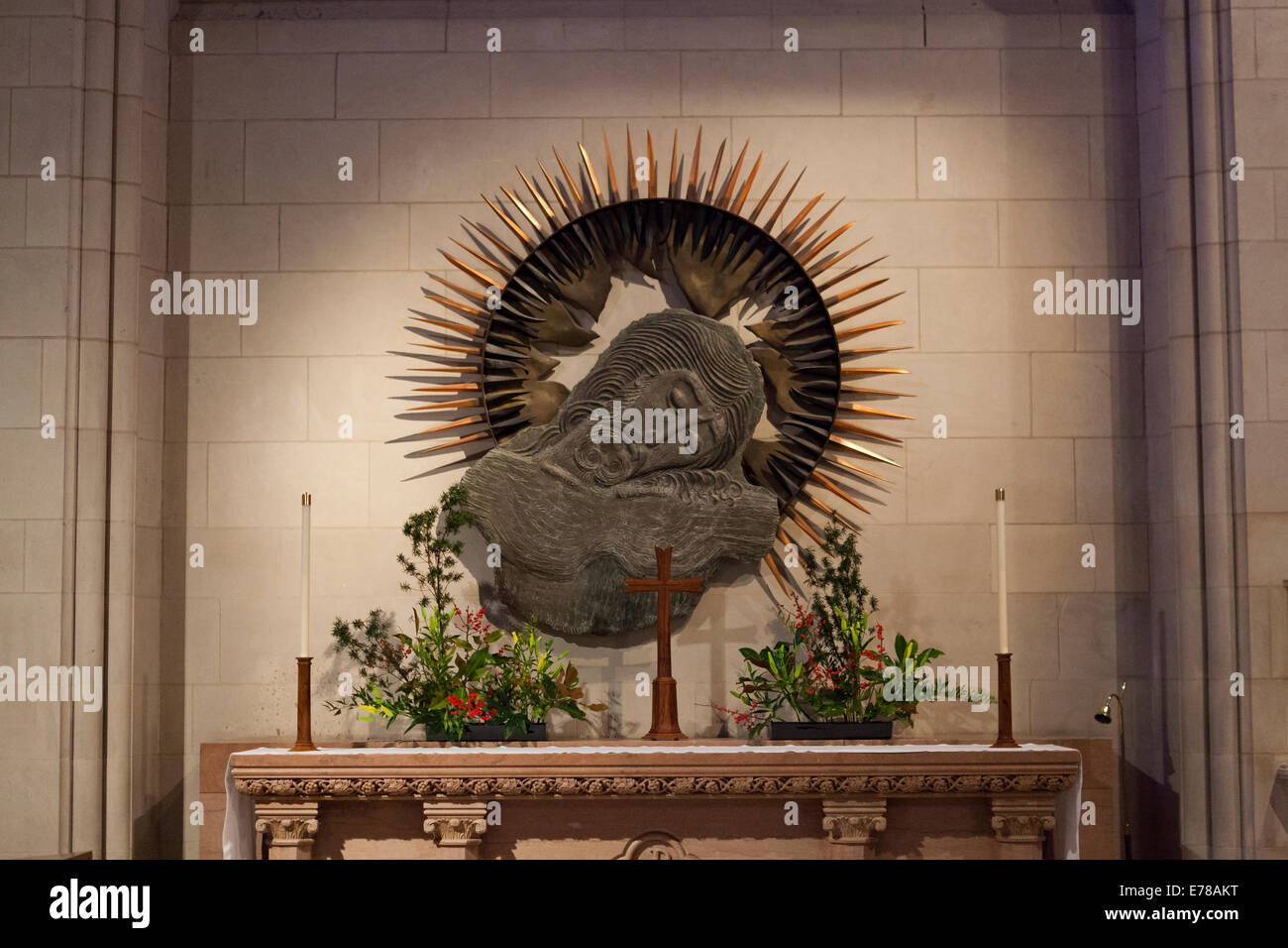 kirche-jesus-christus-skulptur-fotos-und-bildmaterial-in-hoher
