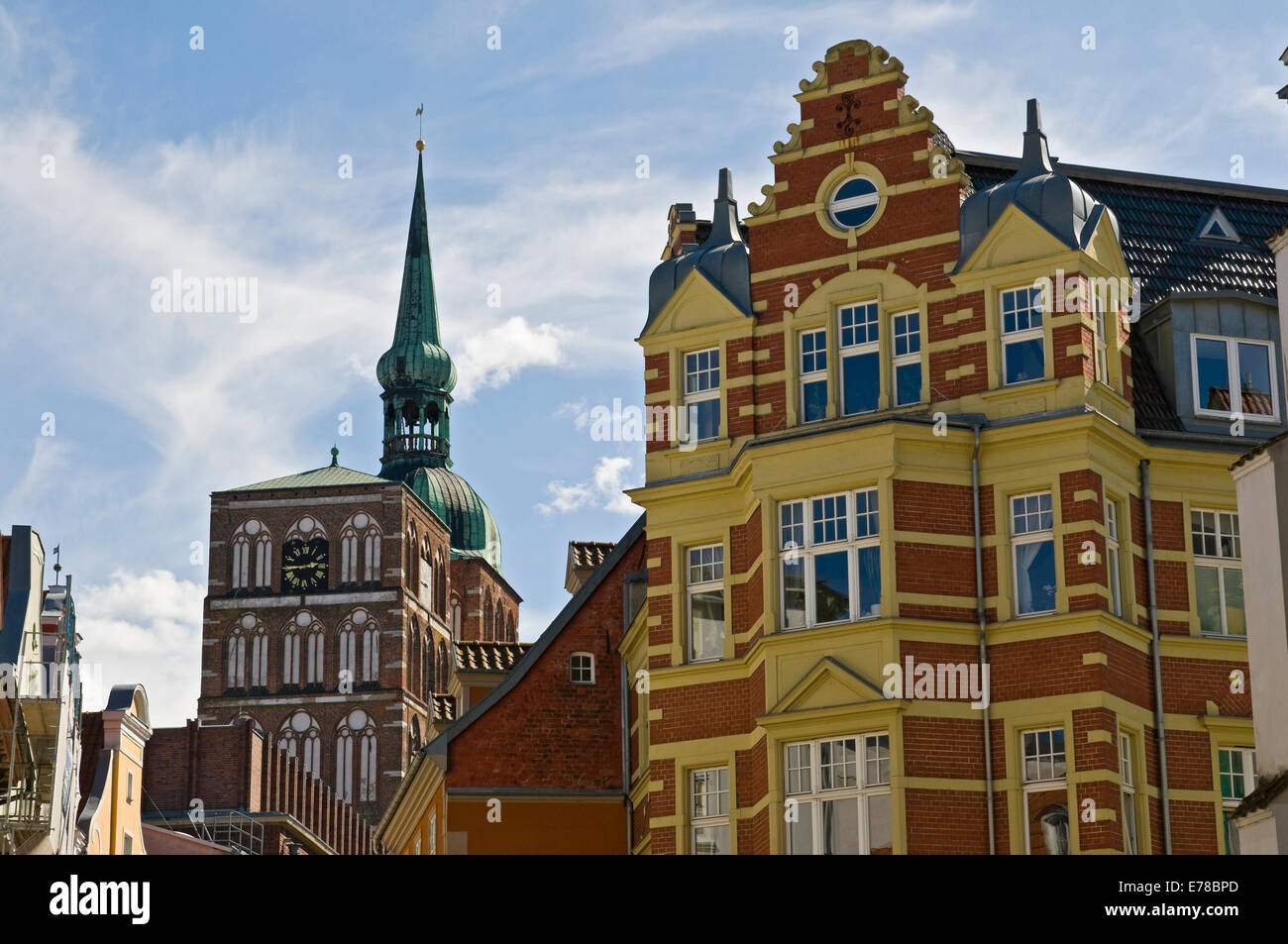 Architektur in der hanseatischen Stadt Stralsund, Mecklenburg Western Pomerania, Deutschland. Stockfoto