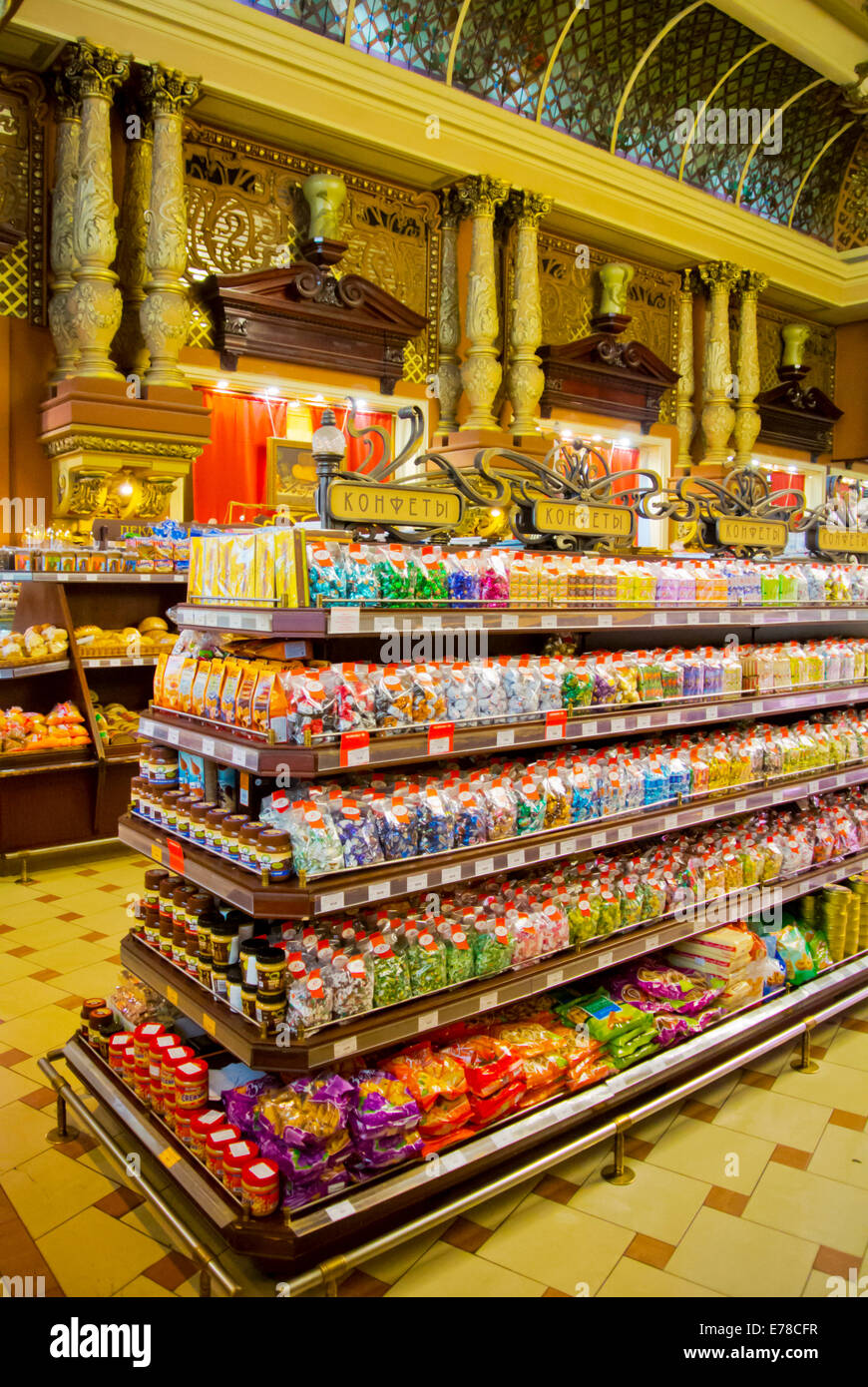 Russische Bonbons, Konfekt, Eliseevskiy Lebensmittelgeschäft, Tverskaya Street, Moskau, Zentralrussland, Europa Stockfoto