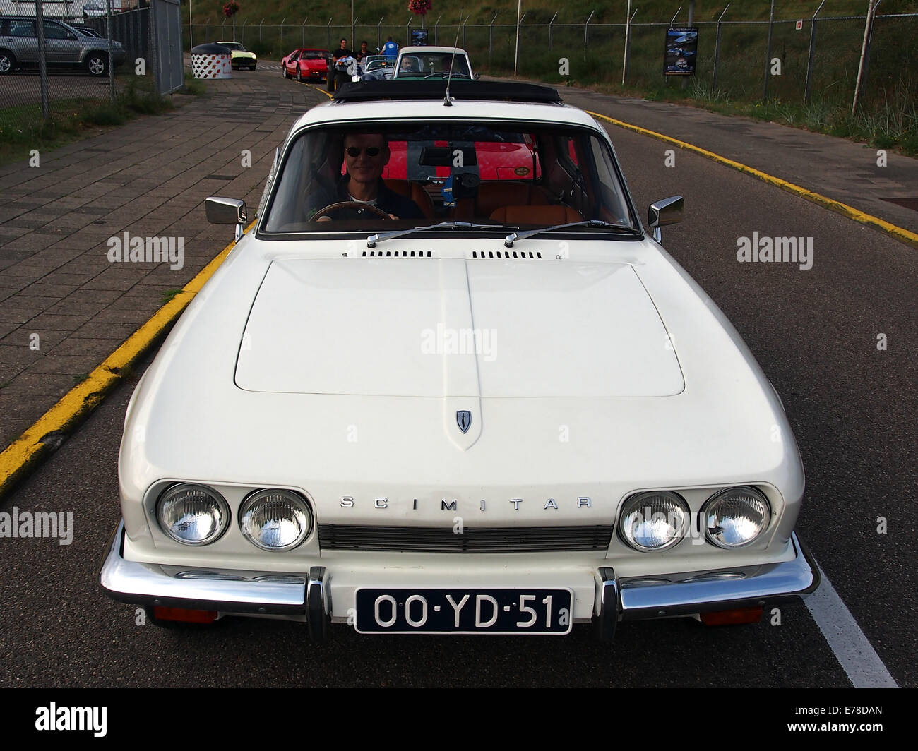 1975 RELIANT SCIMITAR GTE AUTO Führerschein 00-YD-51, pic2 Stockfoto