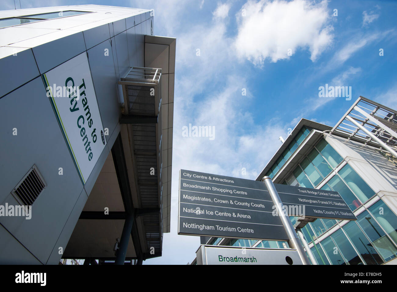 Der Zug Station Straßenbahnhaltestelle auf Station Street in Nottingham City, England UK Stockfoto